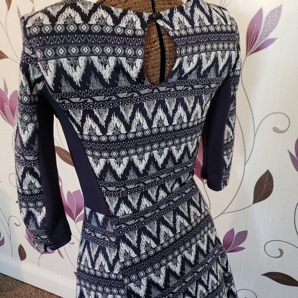 Dress - Picture 2 of 4